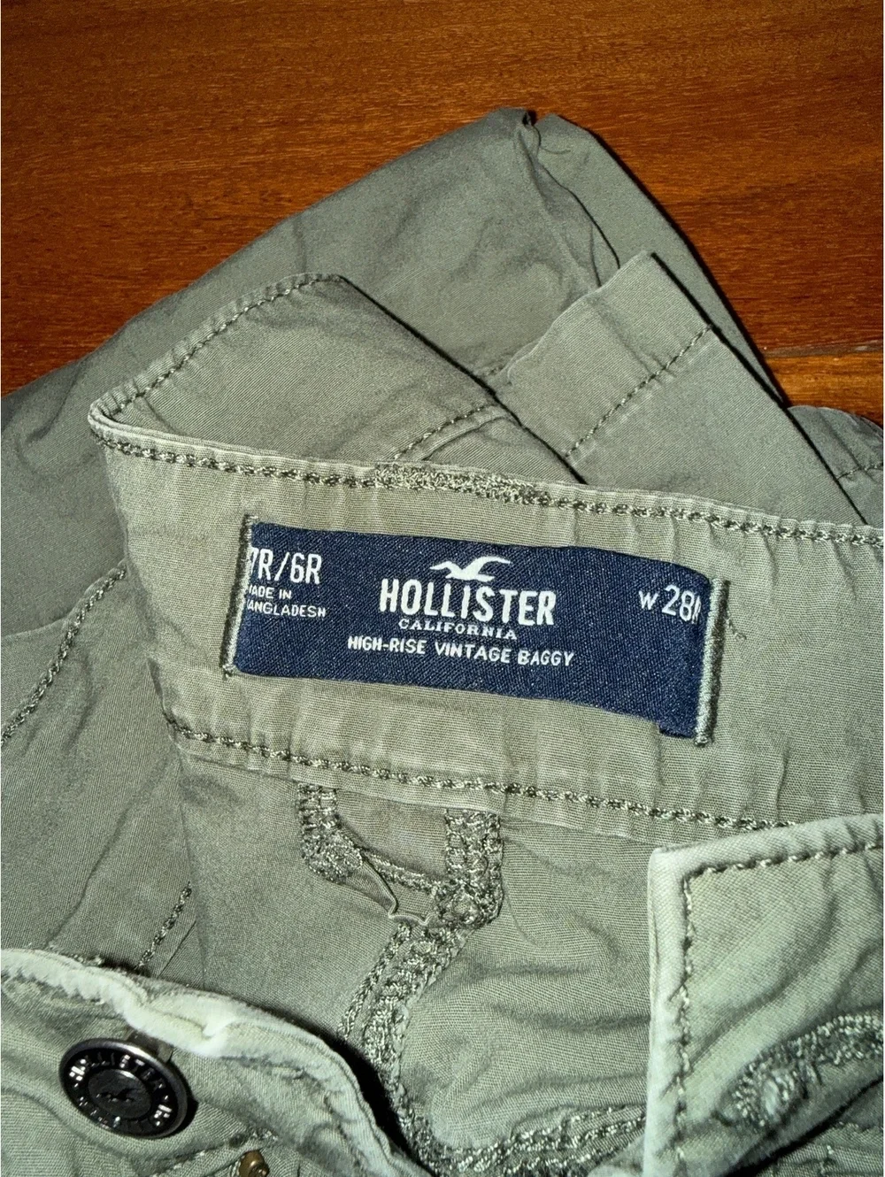 Hollister High-Rise Baggy Cargo Pants W28